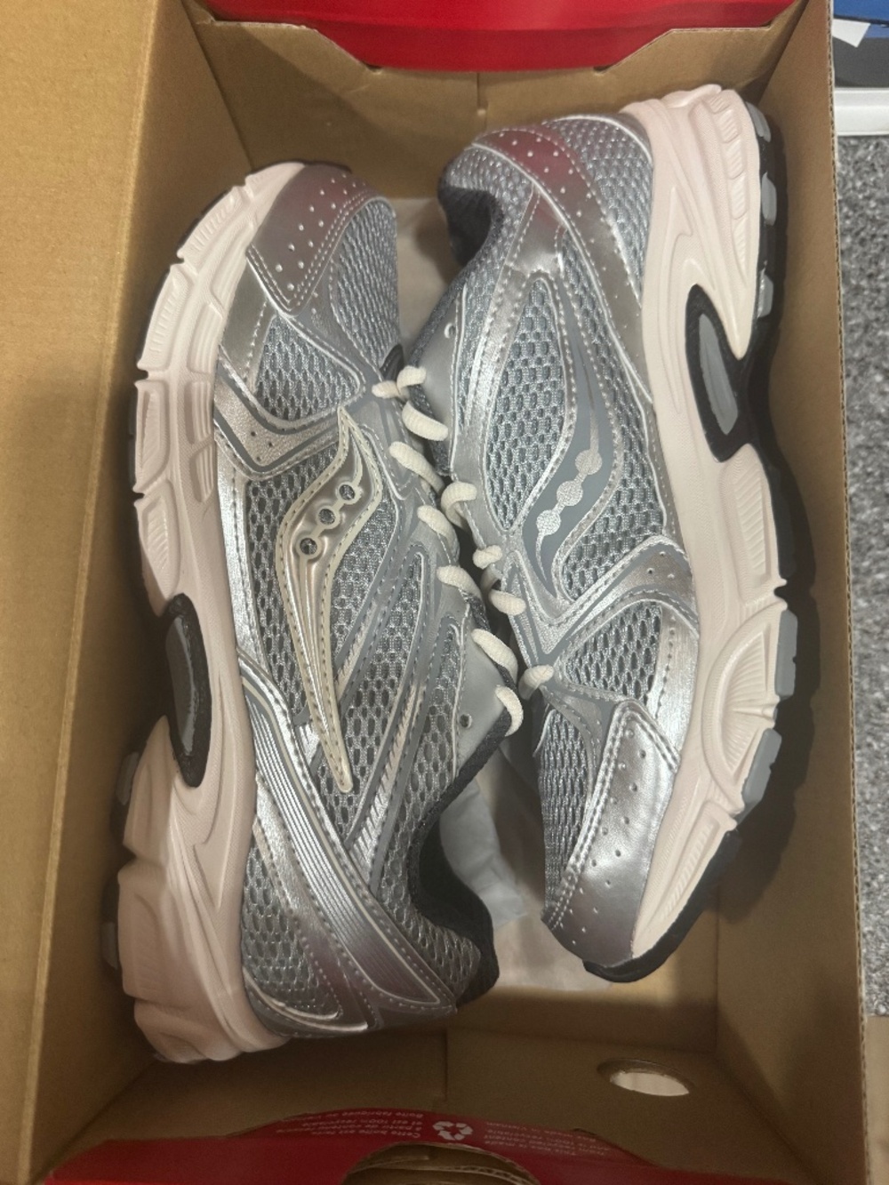Saucony women athletic